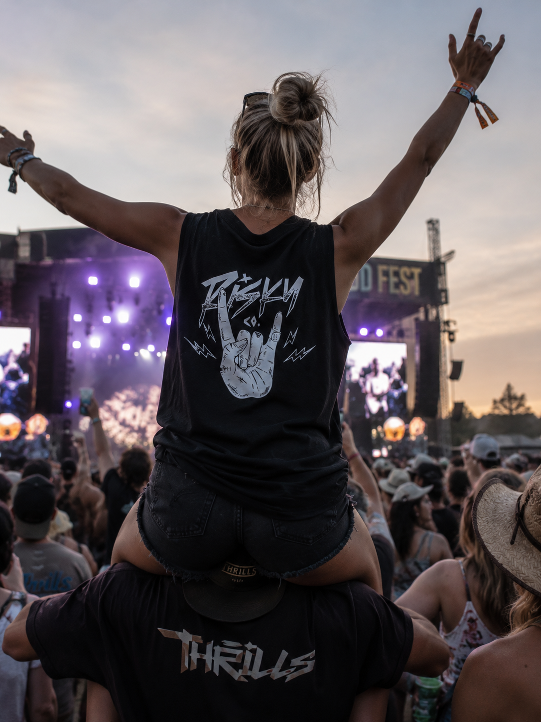 ELECTRIC HORN SINGLET