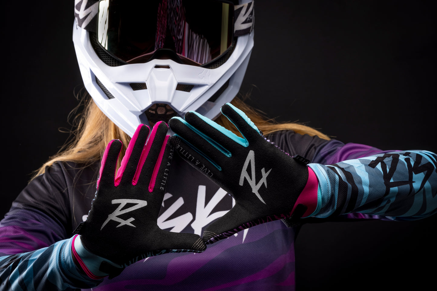 ZEBRA RISKY FIST GLOVES