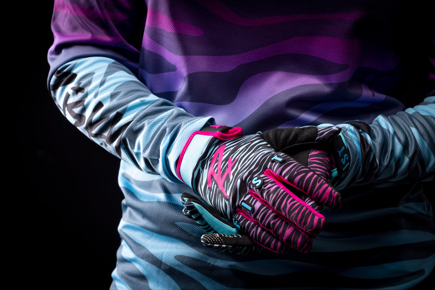 ZEBRA RISKY FIST GLOVES
